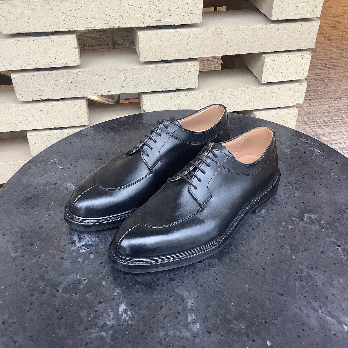 クロケット&ジョーンズの雨の日に履けるストレートチップ クロケット&ジョーンズの雨の日に履けるストレートチップ
