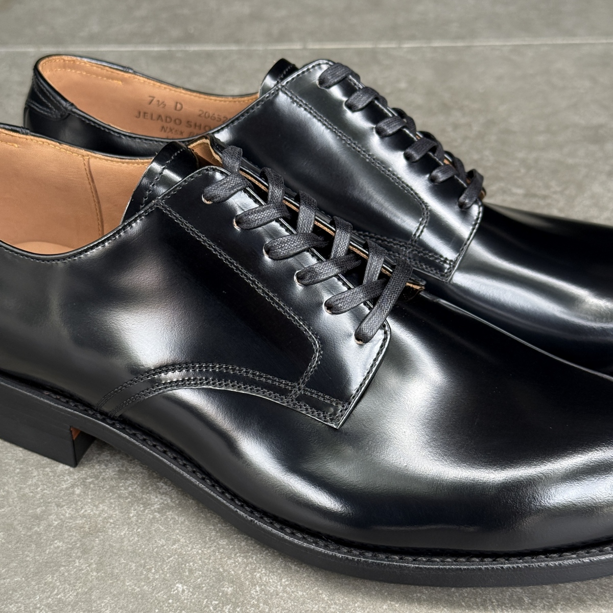 ジェラードのサービスシューズとサンダースのオフィサーシューズ