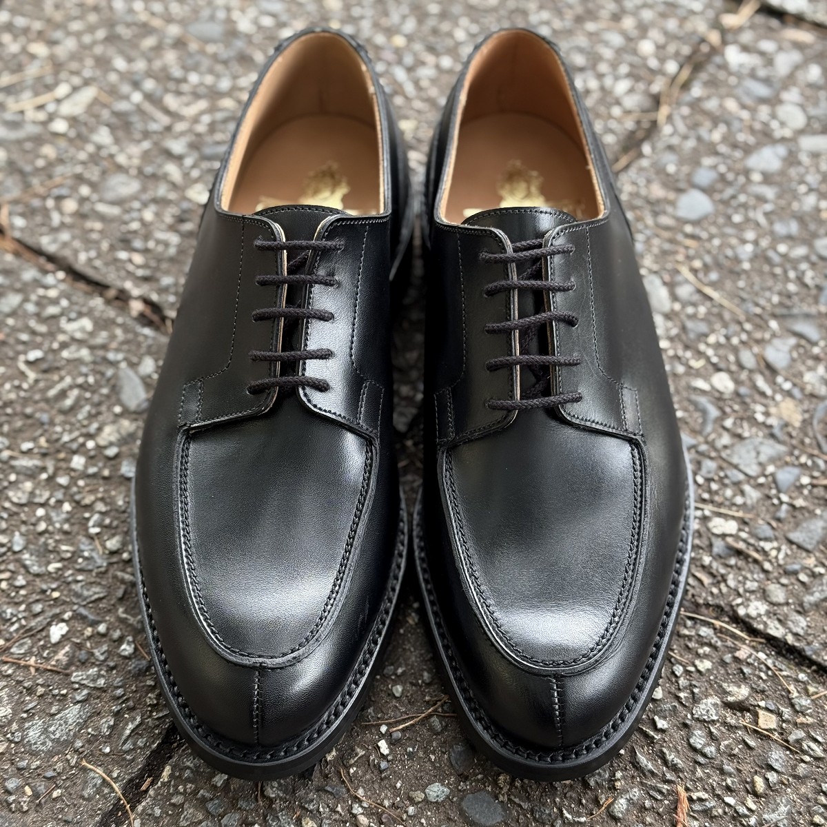 クロケット＆ジョーンズのユーチップはビジネスからカジュアルまで