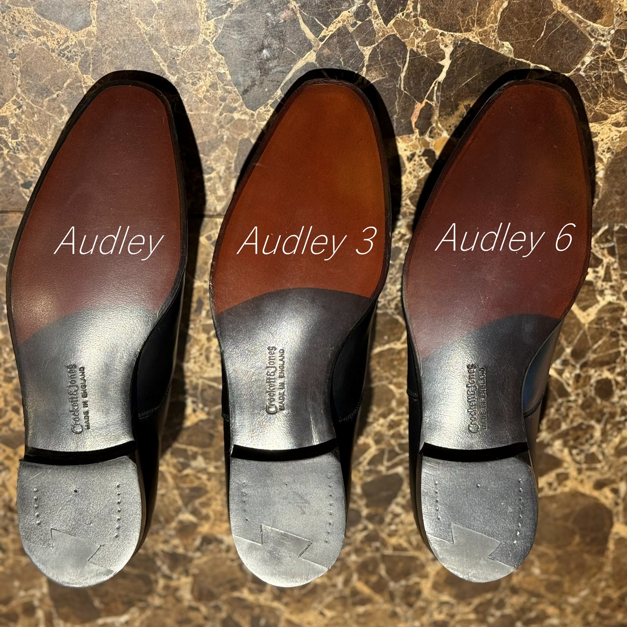 クロケット＆ジョーンズのストレートチップ「オードリーをくらべ