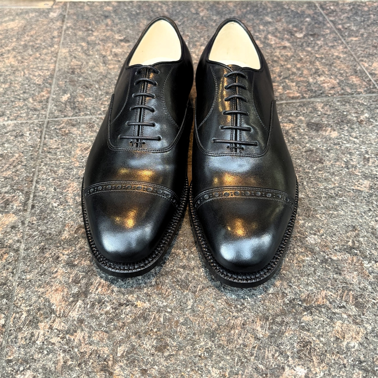 値下げTrading Post HICKOK2 7.5 ビジネスシューズ トレーディングポスト ヒコック2|HICKOK 2 BLACK パンチドキャップトゥ