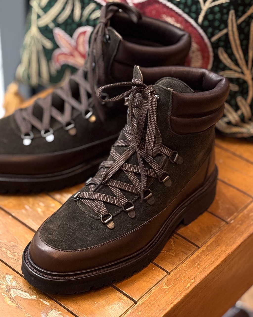 クロケット＆ジョーンズから初のユニセックスサイズで展開のブーツが