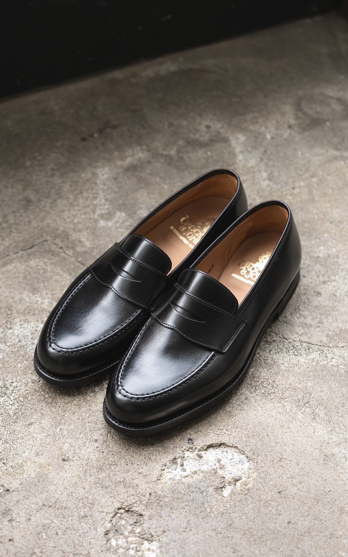 クロケット&ジョーンズ ボストン2 ローファー シューツリー付き 6ハーフE 革靴の完成形──クロケット＆ジョーンズ「ボストン2」が描く、モダン