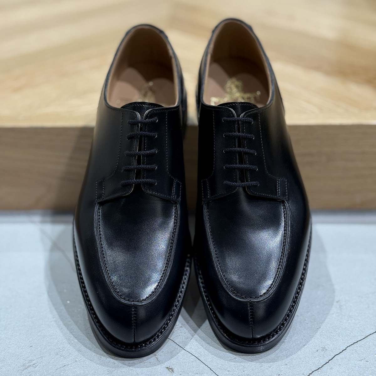 CROCKETT＆JONES(クロケット&ジョーンズ)の汎用性抜群のユーチップ